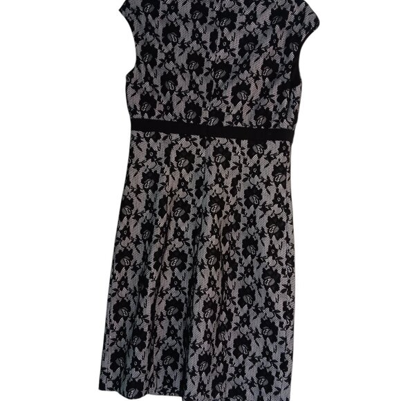 Chaps Brand sleeveless White & Black lacy A-line dress size 8 - Picture 2 of 9